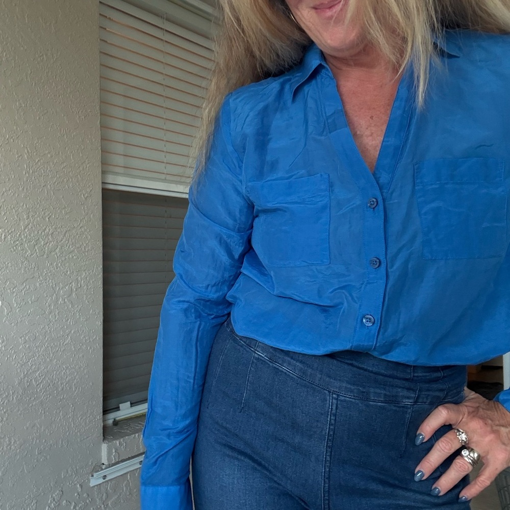 Ann Taylor Vibrant Blue Casual Button-Down Shirt - Picture 8 of 9